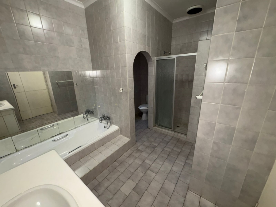 6 Bedroom Property for Sale in Safari Gardens North West